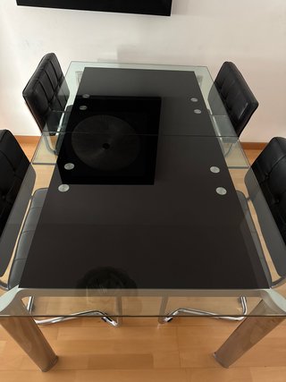 Mesa comedor cristal y sillas negras
