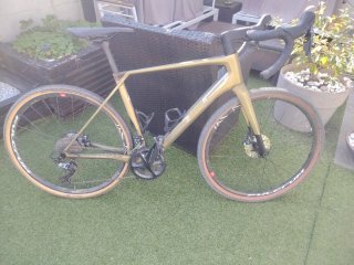 Bicicleta Gravel con Ruedas de Carretera