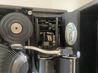 Máquina de escribir Hispano Olivetti