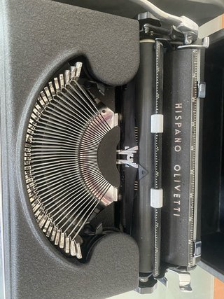 Máquina de escribir Hispano Olivetti