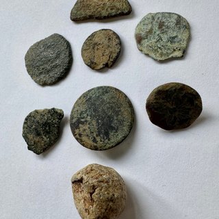 Lote Arqueología: Botones y Monedas