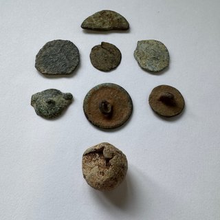 Lote Arqueología: Botones y Monedas
