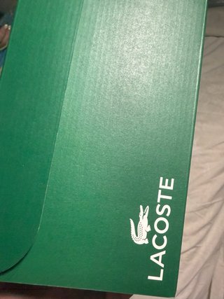 Caja de zapatillas Lacoste