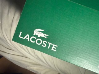 Caja de zapatillas Lacoste