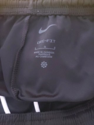 Abbigliamento sportivo stracciato