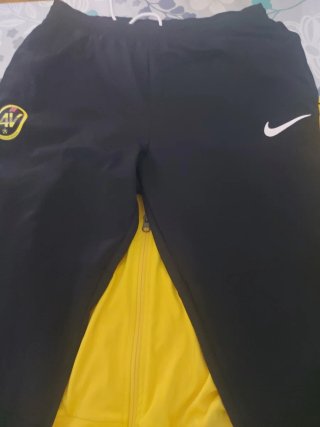 Abbigliamento sportivo stracciato