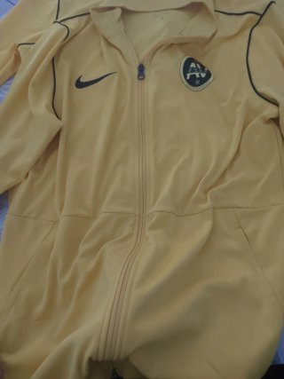 Abbigliamento sportivo stracciato