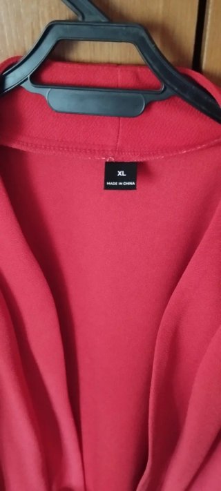 Chaqueta Roja Talla XL, equivale L española