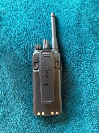 Walkie Talkie Icom Negro