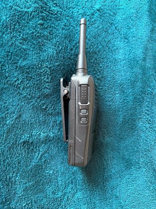 Walkie Talkie Icom Negro
