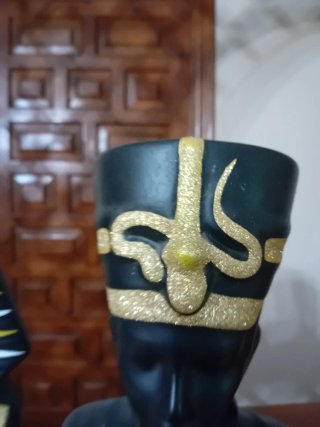 Bustos de Tutankamón y Nefertiti