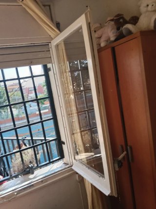 ¡SE ALQUILA HABITACIÓN!