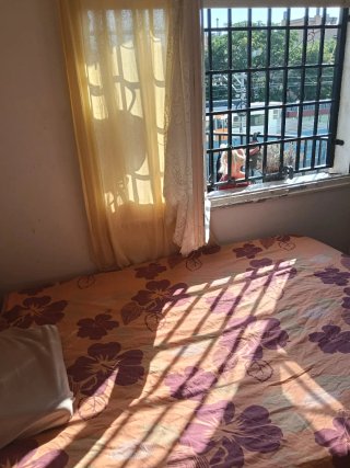 ¡SE ALQUILA HABITACIÓN!