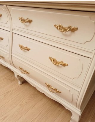 Cómoda de madera maciza restaurada