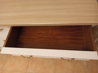 Cómoda de madera maciza restaurada