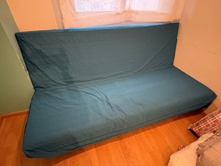 Sofá cama con colchón y funda