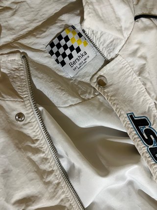 Chaqueta Ligera Estampada Bershka