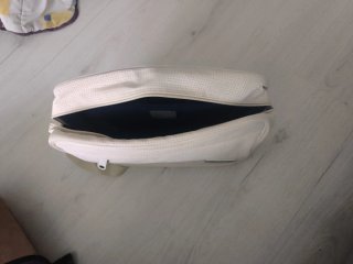 Bolso Skechers Beige/Blanco Perforado nuevo de est