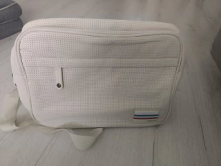 Bolso Skechers Beige/Blanco Perforado nuevo de est