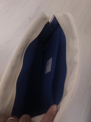 Bolso Skechers Beige/Blanco Perforado nuevo de est