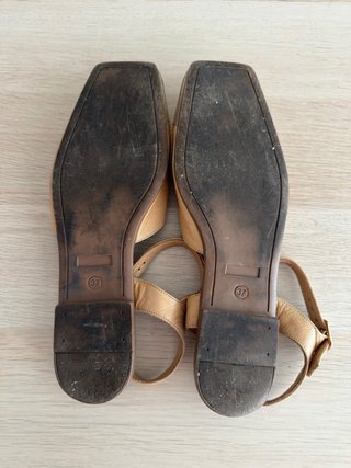 Sandalias Planas Puntera Dorada Rivera