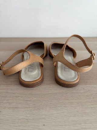 Sandalias Planas Puntera Dorada Rivera