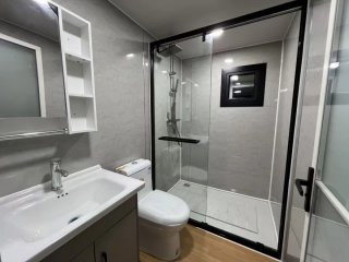 Caseta modular de madera y cristal