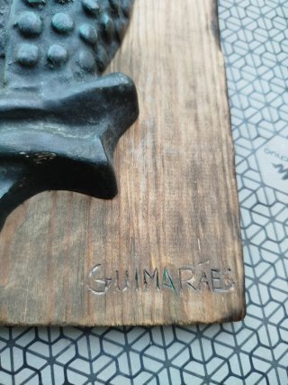 Placa Madeira Rústica com Figura Metal