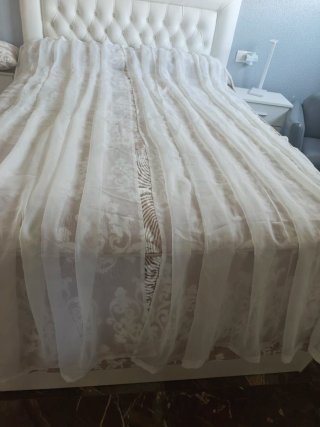 Cortinas de tela satinada y visillos