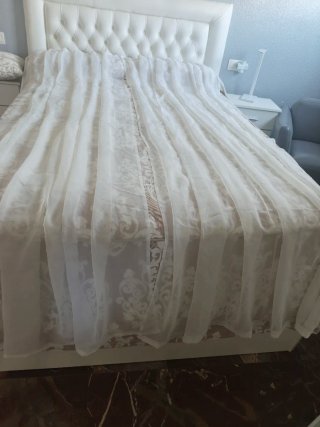 Cortinas de tela satinada y visillos