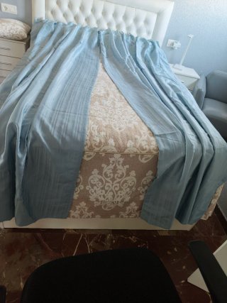 Cortinas de tela satinada y visillos