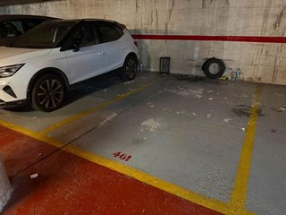 Garaje en venta en Sants en Barcelona