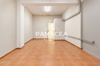 Local comercial en venta en Plaza de Toros - Santa Rita en Almería