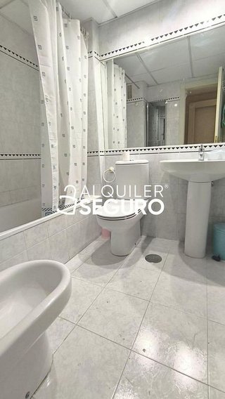 Piso en alquiler en Palacio de Congresos - Urbadiez - Entrepuentes en Sevilla