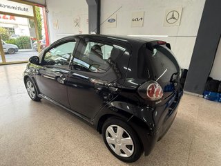 TOYOTA AYGO  ( motor Toyota ) 1.0i 70cv año 2010