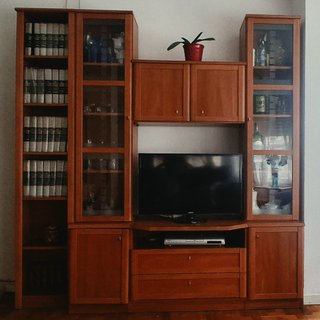 Mueble de salón madera y cristal