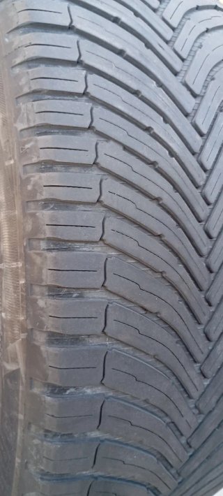 Bridgestone 245/45 R20 103W Neumático