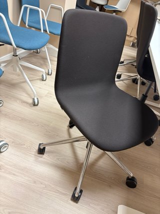 Sillas diferentes de oficina con ruedas