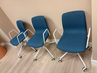 Sillas diferentes de oficina con ruedas