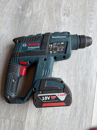 Taladro y Cargador Bosch AL 1860 CV