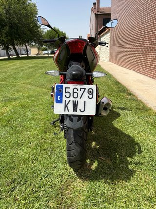 Moto Benelli BN 125cc Naked Roja