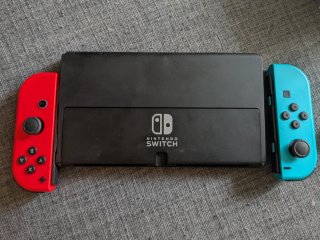 Nintendo Switch OLED + Mario Kart 8 Deluxe