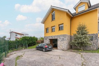 Chalet en venta en La Felguera en Langreo