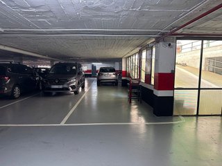 Garaje en venta en El Camp de l'Arpa del Clot en Barcelona