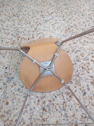 Sillas de madera y metal