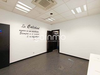 Local comercial en alquiler en Avda de Madrid - Pº de la Estación en Jaén