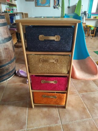 Cajonera de madera y mimbre 4 cestas