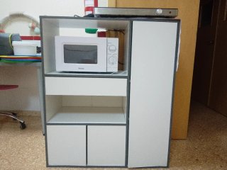 Mueble de cocina blanco y gris