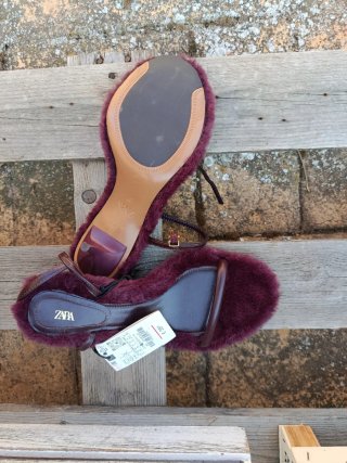 Sandalias burdeos de Zara pelo artificial