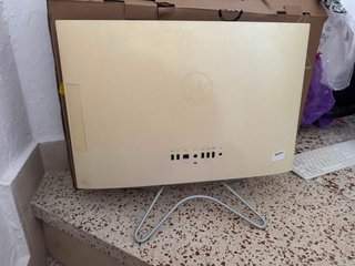 Ordenador HP Beige y Blanco